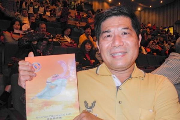 Yeh Chieh-Hsiang, vd i Chi-Hsiang Industry Co., hade svårt för att beskriva den glädje han kände efter att ha sett Shen Yuns föreställning. (Foto: Long Fang /Epoch Times)
