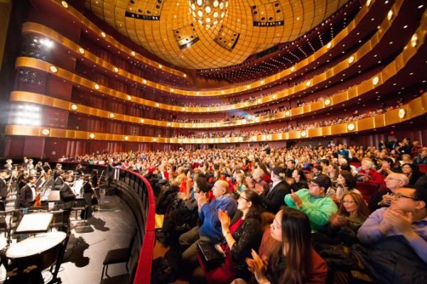 Det var fullsatt när Shen Yun Performing Arts visade sin föreställning på Lincoln Centers teater David H. Koch den 17 januari. (Foto: Dai Bing/Epoch Times)
