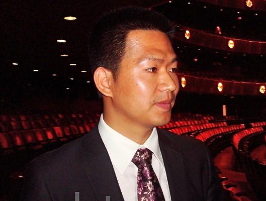 Guo såg Shen Yun Performing Arts på New York's Lincoln Center. (Foto: Chen Tiancheng/The Epoch Times)

