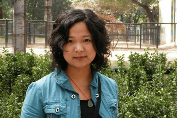En icke daterad bild på aktivisten Wu Rongrong, som nyligen släpptes ur häkte, där hon enligt obekräftade uppgifter ska ha hotats med gruppvåldtäkt, en metod som kinesisk polis tidigare har använt mot bland annat samvetsfångar. (Skärmdump/Amnesty International)
