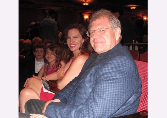 Oscarbelönade regissören Robert Zemeckis och hans fru Leslie deltog  på premiären för Shen Yun på Granada Theatre, i Santa Barbara, den 29 mars. (Foto: Yaning Liu / Epoch Times)