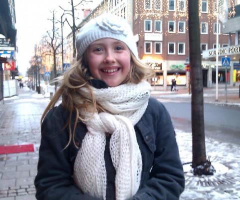 Elsa Lind, 8, lågstadieelev, Taberg, Sverige. <p> Det bästa är att vi inte har något krig här! I en del länder ligger det många döda människor på gatorna.
