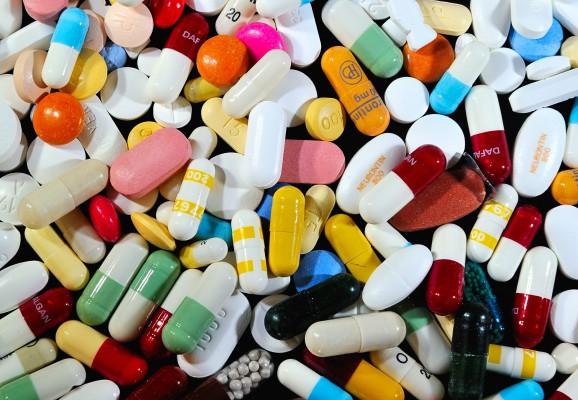 23 olika läkemedelssubstanser har hittats i abborrar som lever nära reningsverk i Sverige. (Foto: AFP/Philippe Huguen)