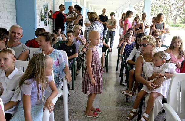 Ukrainska barn, sena offer för kärnkraftsolyckan i Chernobyl 1986, får behandling på Tarara sjukhuset, öster om Havanna i Kuba förra året i april. Kärnkraftsolyckan skapade ett moln av radioaktivt stoft som spreds över stora områden i Europa. (Foto: AFP /Adalberto Roque)
