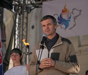 Peter Tatar, ordförande i Slovakiens konservativa parti, var en av talarna när ”the Human Rights Torch Relay” kom Slovakien. (Foto: Epoch Times)