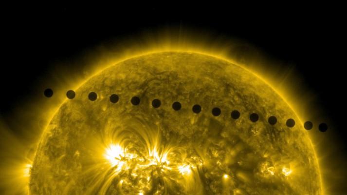 Bildsekvens från passagen taget med en våglängd på 171 Ångström, sammansatt för att visa Venus väg tvärs över solen. (NASA/Goddard Space Flight Center/SDO)
