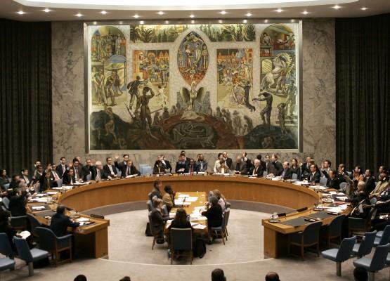 FN:s säkerhetsråd har röstat igenom skärpta sanktioner mot Iran. De nya straffåtgärderna antogs enhälligt vid säkerhetsrådets möte i New York på lördagskvällen. (Foto: AFP / Timothy A. Clary)