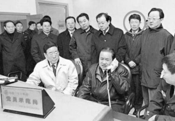 En skärmdump från den officiella webbsidan tillhörande det kinesiska folkets politiska rådgivande konferens - Sichuan-kommittén, visar Li Chongxi, ordförande för den rådgivande konferensen. Li sparkades nyligen från sin post och är enligt uppgift föremål för utredning. (Foto:sczx.gov.cn/ Epoch Times)
