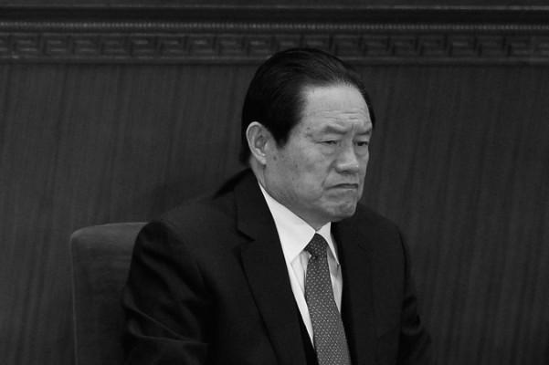 Zhou Yongkang under kinesiska folkets politiskt rådgivande konferens i Peking, 3 mars 2011. Vid tiden då bilden togs var Zhou medlem av politbyråns ständiga utskott och styrde Kinas inhemska säkerhetsapparat, och var en av landets mest fruktade män. Nu har han rensats ut ur partiet och kommer att åtalas för korruption. (Feng Li/Getty Images)