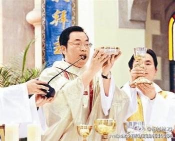 Biskop Thaddeus Ma Daqin i Kina. Ma blev nyligen fråntagen sin titel av kommunistpartiets myndigheter, och sitter sedan tidigare i husarrest. (Weibo.com)