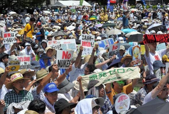 Tiotusentals demonstranter deltog i en demonstration mot kärnkraft i Yoyogi Park i Tokyo måndagen den 16 juli. (Foto: Yoshikazu Tsuno/AFP/Gettyimages)