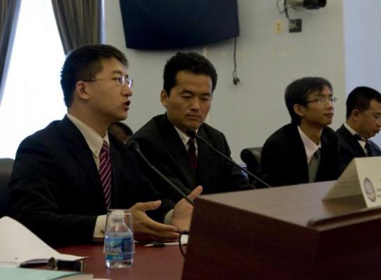 Kinesiska människorättsadvokater uppdaterar kongressen på de ökade trakasserierna mot advokater som försvarar offer för religiös förföljelse. (Foto:Li Sha/The Epoch Times)
