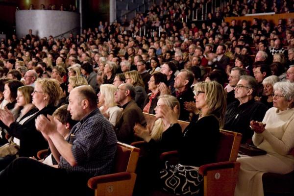 Ett fullsatt Konsert &amp; Kongress i Linköping tog emot Shen Yun,  Divine Performing Arts, från New York.(Foto: Jan Jekielek/Epoch Times
