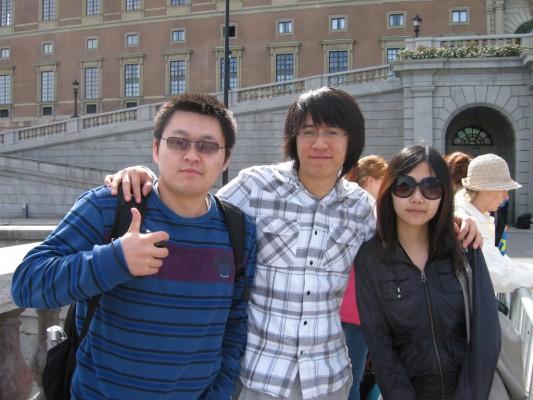 Kinesiska studenter på visit i Sverige åkte från Gävle till Stockholm för bröllopets skull. (Foton: Anne Hakosalo, Epoch Times)

