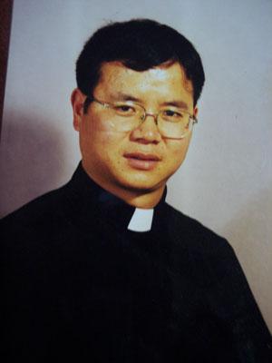 Biskop Martin Wu från Shaanxi, som är utsedd av Vatikanen, greps och trakasserades av den lokala polisen för att han vägrade ansluta sig till den regimsponsrade kyrkliga organisationen. (Foto använt med tillåtelse av en katolsk församlingsmedlem)