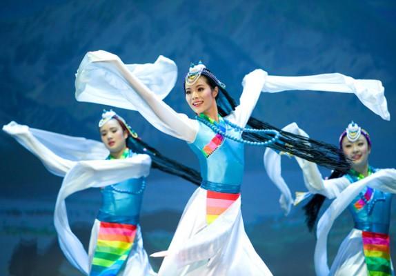 Dans från Tibet: "Snötäckta berg, vit lotus", från NTDTV: s kinesiska nyårsgala 2007 (Foto: Epoch Times)