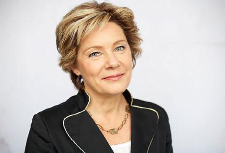 Den första sommarregeringens sammanträde leddes av Maria Larsson, barn och äldreminister. (Foto: Johan Ödmann / Regeringen)