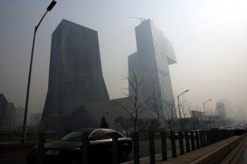 CCTV:s byggnad i Peking. En av företagets chefer uppges ha beordrat en praktikant att ljuga för att svärta ner Google. (Foto: China Photos/Getty Images)