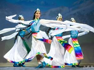 "Snowy Mountain, White Lotus", ett dansuppträdande från 2007 NTDTV:s Kinesiska nyårsgala. (Foto: NTDTV)
