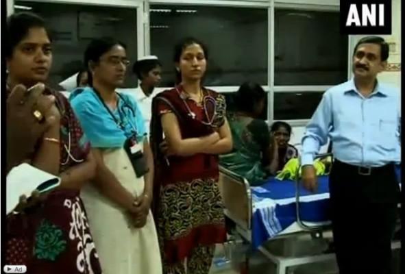 Läkare överlägger om tillståndet för den tre månader gamla indiska babyn vars kropp självantänder. Bild från en video visad av Asian News International. (Epoch Times)