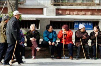 Antalet pensionärer i Kina växer. Ett ungt par födda på 80-talet är nu typiskt den enda vårdgivaren som deras fyra åldrande föräldrar har. (Foto:Getty Images)
