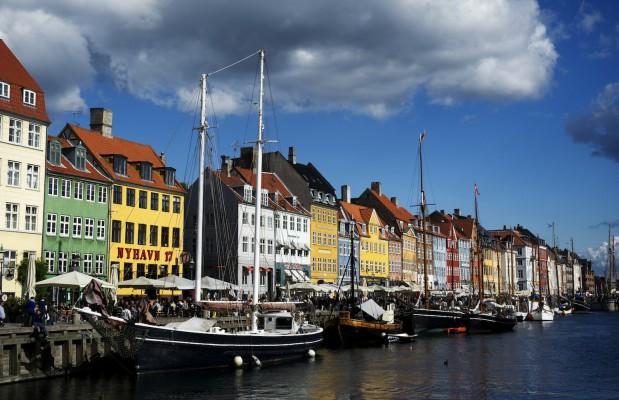 Båtar förankrade i en av Köpenhamns kanaler, 11 september 2011. Bostadspriserna pekar uppåt i hela Danmark. (Foto: Jonathan Nackstrand/ AFP/Getty Images)