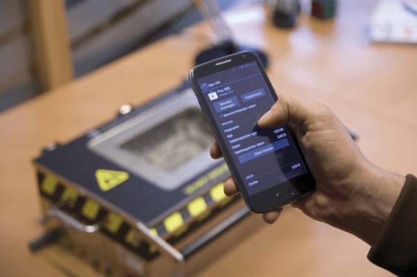 Ett exemplar av den kinesisktillverkade smartphonen Generic Star N9500 analyseras av det tyska säkerhetsföretaget G Data. Företaget hittade spionmjukvara förinstallerad i telefonerna. (Foto: G Data)