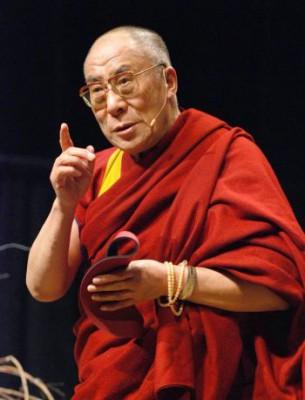 Den kinesiska regimen har bestraffat universitetet i Calgary för att ha promoverat Dalai lama till hedersdoktor 2009. Universitetet har tagits bort från det kinesiska utbildningsministeriets lista över ackrediterade institutioner. Bilden är tagen vid Dalai lamas besök i Ottawa 2007. (Foto: Samira Bauaou / The Epoch Times)