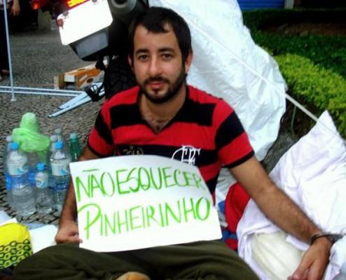 Aktivist hungerstrejkar mot mediers underlåtenhet att rapportera om slakten i Pinheirinho, Rio de Janeiro (Foto: Bruno Menezes / The Epoch Times)