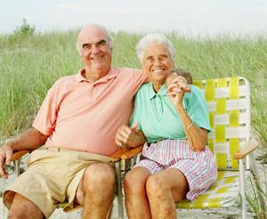 Detta par på stranden ökar förmodligen sitt D-vitaminintag. (Photos.com)