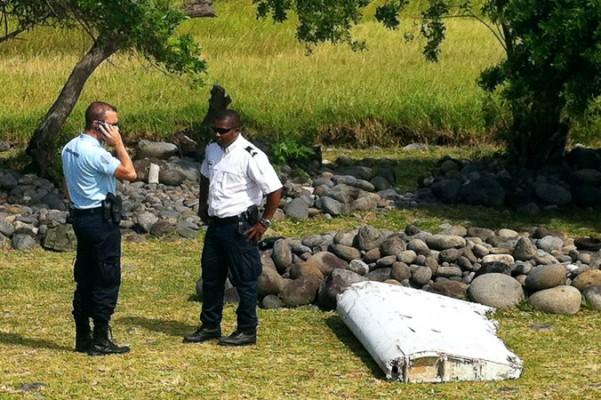 En del av en flygplansvinge av samma typ som det försvunna MH370 har hittats på ön Réunion i Indiska Oceanen. Foto: Yannick Pitou /AFP /Getty Images
