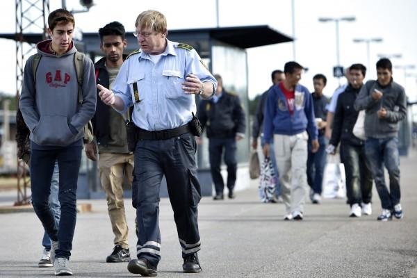 Flyktingströmmen till Danmark har mött politiskt motstånd men polisiär emnpati. Foto: Jens Noergaard Larsen / AFP/Getty Images