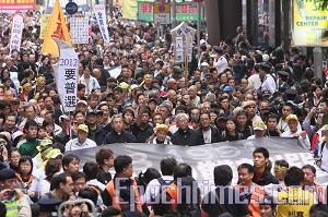Över 20 000 Hongkongbor kräver allmänna val 2012. (Wu Lianyou/The Epoch Times)