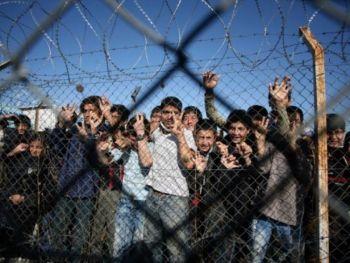 Minderåriga invandrare i ett förvaringsläger i byn Filakio som ligger vid gränsen mellan Grekland och Turkiet, 5 november, 2010. (Foto:Sakis Mitrolidis / AFP / Getty Images)