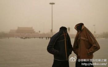 Smoggen i Peking låg "utanför skalan" (index) nyligen, vilket tvingade till och med statliga medier att skriva om det. (Foto: Weibo.com)