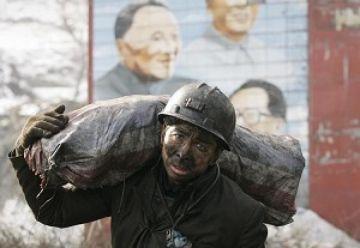 Kinesiska gruvarbetare har ett farligt jobb. Förra året dödades nästan 3 800 av dem. (Foto: AFP/Getty Images)