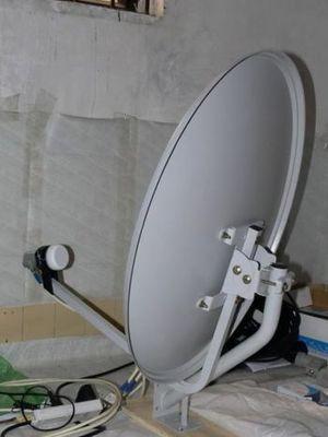 Med hjälp av små satellitmottagare ser kineser på NTD Televisions ocensurerade nyheter inne i Kina. 