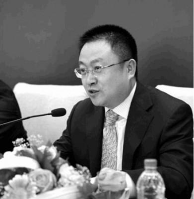 Ma Junfei, tidigare vice byråchef vid Hohhots järnvägsbyrå i Inre Mongoliet tvingades ofta att kämpa för att komma på var han skulle gömma alla kontanter han fick i mutor, berättade han i en kinesisk domstol. (Skärmdump/Weibo.com/Epoch Times)