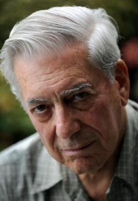 Mario Vargas Llosa blev årets nobelpristagare i litteratur, här fotograferad under en intervju förra året. (Foto: Pierre-Philippe Marcou/ AFP)			
