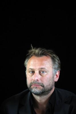 Journalister i filmer, såsom Michael Nyqvists rollfigur Mikael Blomkvist i "Män som hatar kvinnor" utgör inspiration för verklighetens journalister, enligt en ny avhandling. (Foto: AFP)