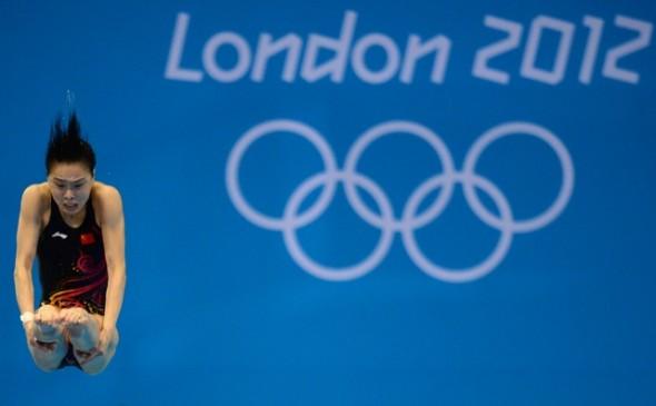 Wu Minxia från Kina tävlar i finalen i tremeterssvikten i OS 2012 i London den 5 augusti. (Foto: Martin Bureau/AFP/Getty Images)