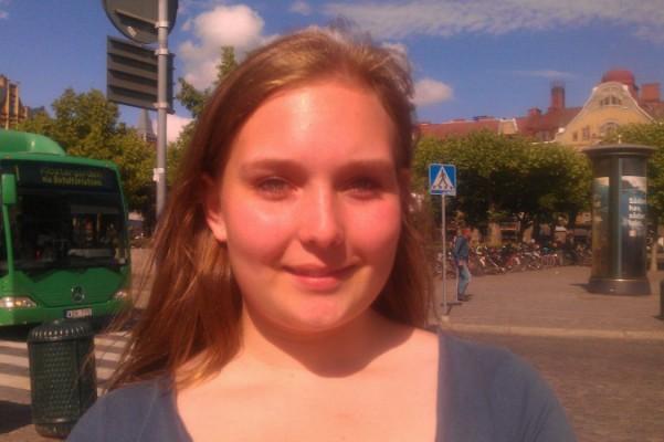 Linnea Gustavsson, 16, vetenskapsstuderande, Hofterup, Sverige. <p>Nej, personligen känner jag inte denna press på mig men det beror på vilka vänner du har och vilken miljö du är i. Jag vet att vissa studenter känner detta tryck.
