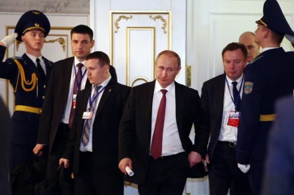Rysslands president Vladimir Putin efter förhandlingarna om eldupphör i presidentpalatset i Minsk den 12 februari 2015.  (Foto: Sergei Gapon/AFP/Getty Images)