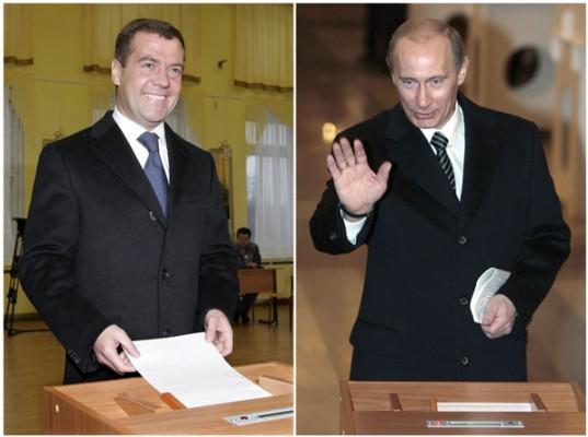 Presidentkandidat Dmitry Medvedev (v) och president Vladimir Putin (h) röstar i presidentvalet den 2 mars 2008. Valet har kritiserats av inhemska och utländska bedömare som uppgjort till förmån för Medvedev som har lovat Putin primärministerposten. (Foto:AFP)