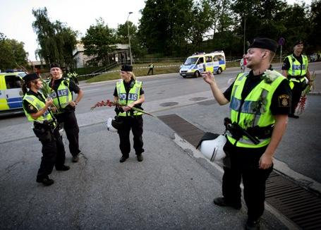 Svensk polis i tjänst (Foto: AFP)