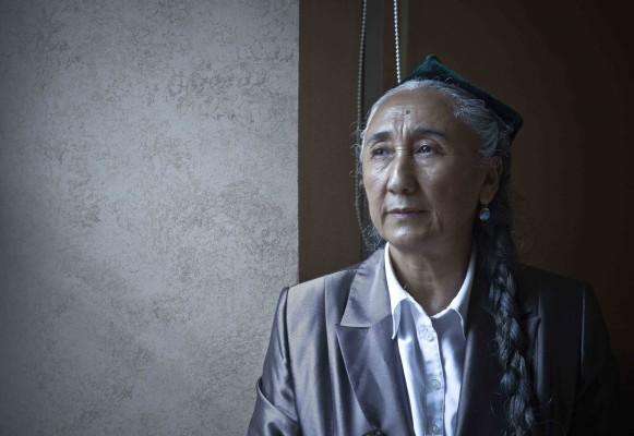 Rebiya Kadeer, "alla uigurers moder", besökte riksdagen i Stockholm tisdagen den 25 mars efter en inbjudan från riksdagsledamoten Annelie Enochson (kd). Där berättade hon om uigurernas svåra situation i Xinjiang som är så pass allvarlig att uigurerna "står inför ett totalt folkmord". (Foto: Mikael Iso-Oja/Epoch Times)