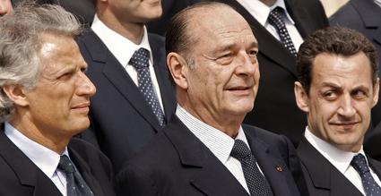 Premiärminister de Villepin, president Chriac och inrikesminister Sarkozy i gemenskap vid inrättandet av regeringen i juni 2005. I dag är enigheten inte lika stor. (Foto: AFP/Pascal Pavani)