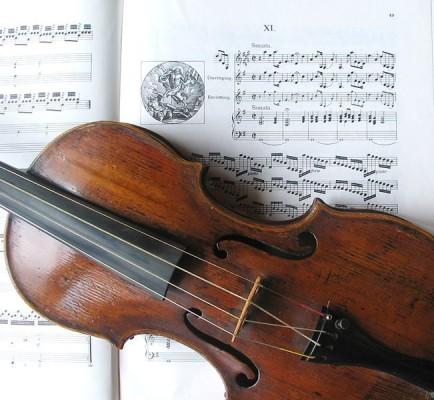 Snart kan fiolvirtuoser runt om i världen ha råd med ljudet från en Stradivarius utan att betala en förmögenhet, tack vare ny forskning kring behandling av träet i fiolerna med svamp. (Foto: Wikimedia Commons)