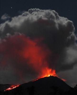 Det har föreslagits många spektakulära metoder för att hejda klimatförändringarna. En som anses stå på vetenskaplig grund är den om att vulkanaska i atmosfären har en nedkylande effekt på planeten. (Foto: AFP)