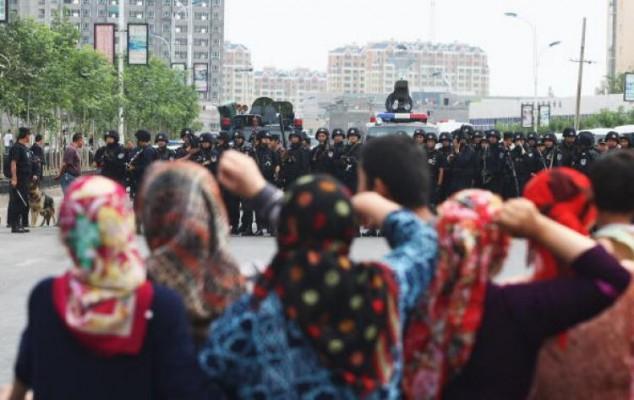 Protester i Xinjiang, 5 juli 2009. (Foto: Getty Images)